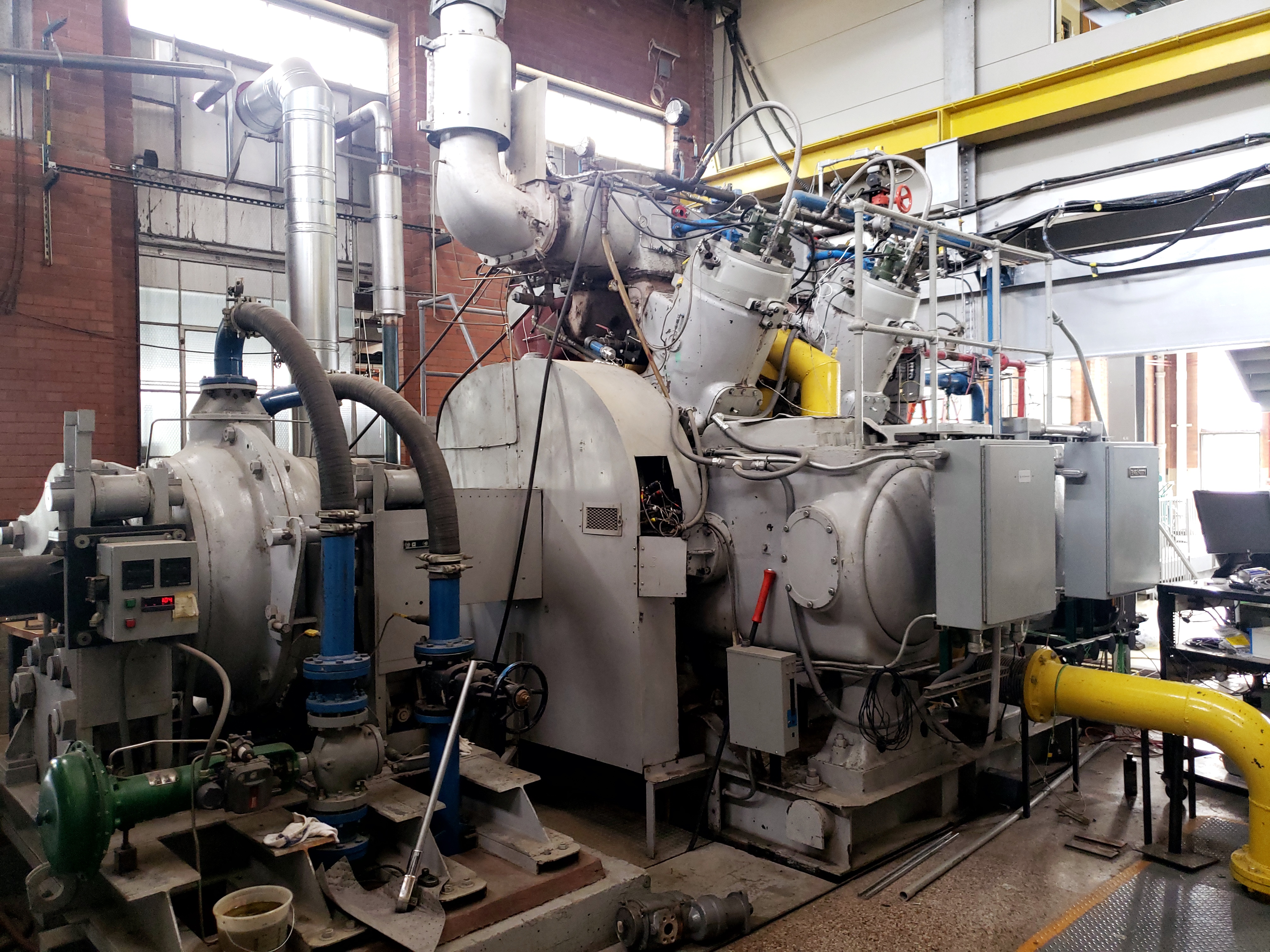 Engine test setup with Cooper Bessemer GMV-4TF large-bore natural gas engine equipped with an OEM pre-chamber.